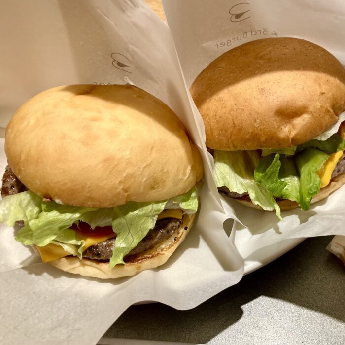 ザ サードバーガー チーズバーガー バンズ違いの比較