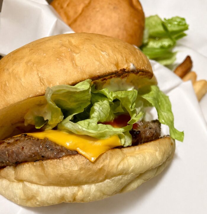 ザ サードバーガー チーズバーガー 具材の様子